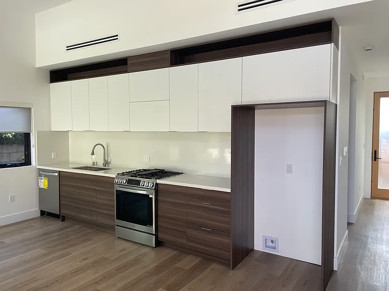 2527 Hermosa Ave — Photo 4
