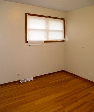 2nd image of 15524 S Park Ave