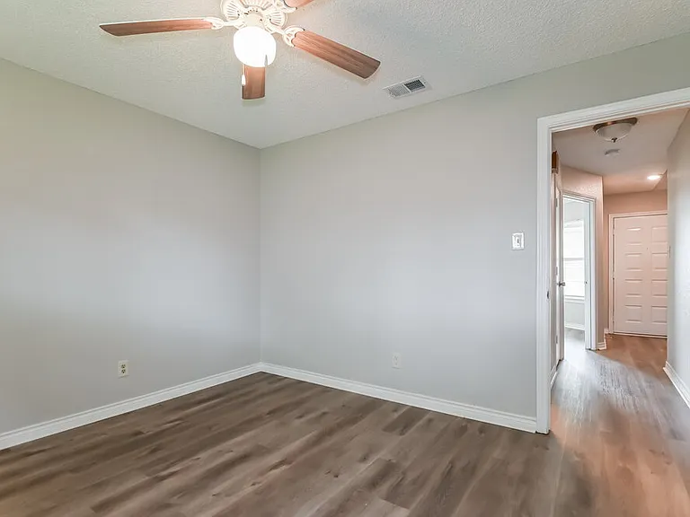 1311 Mallard Dr — Photo 14