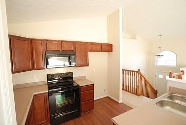 3rd image of 608 Windsor Ct