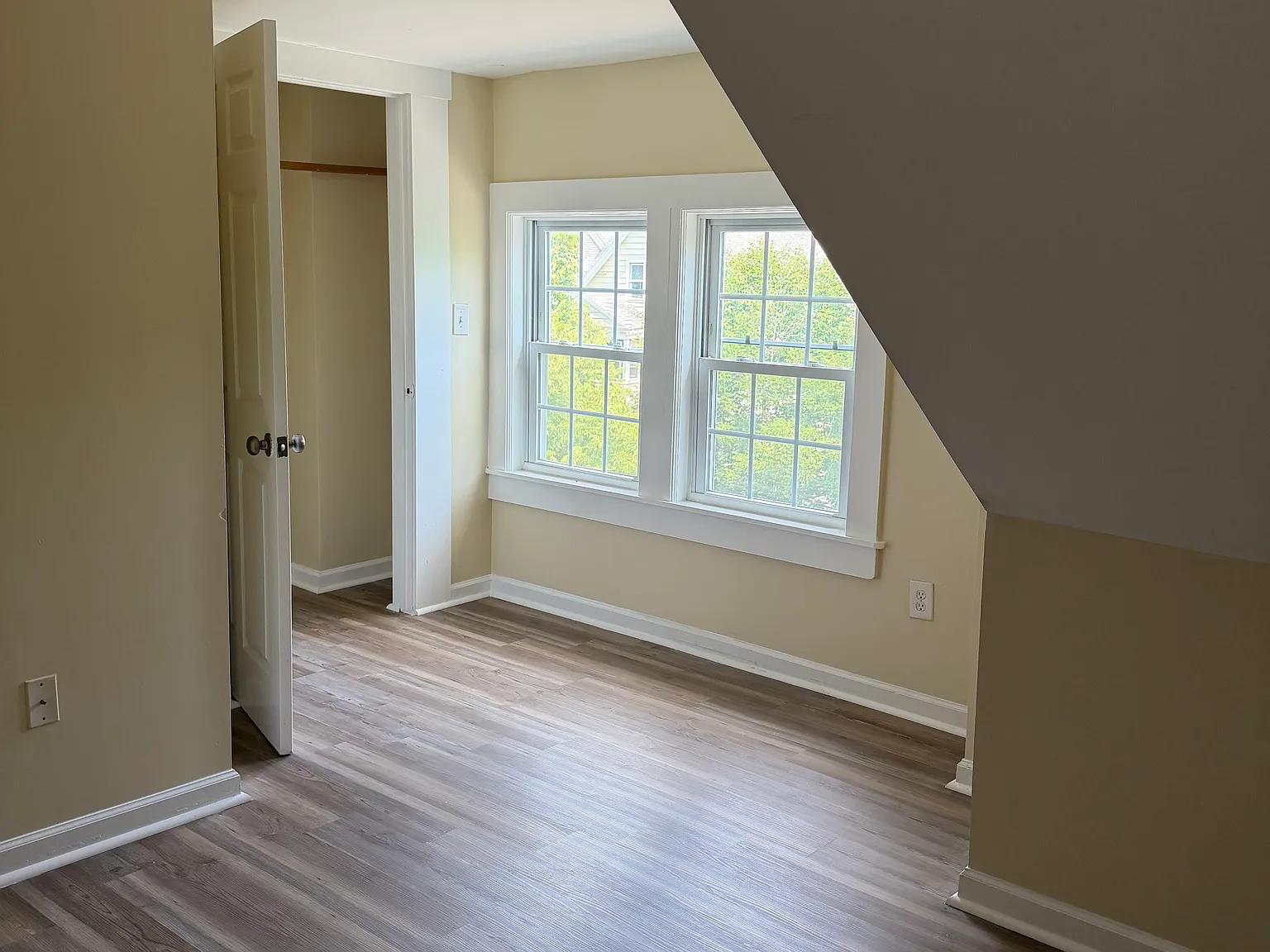 5 bed, 2500 sqft, $2,650 — Photo 4
