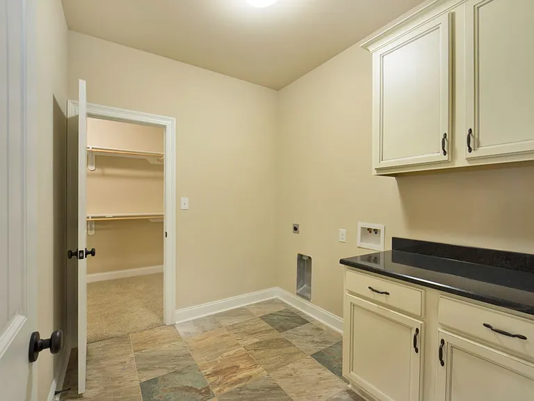 523 Kensley Ave — Photo 36