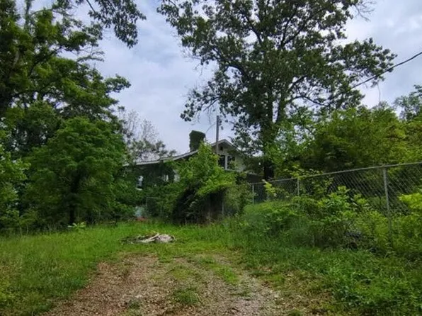 210 N Kings Hwy, Noel, MO 64854