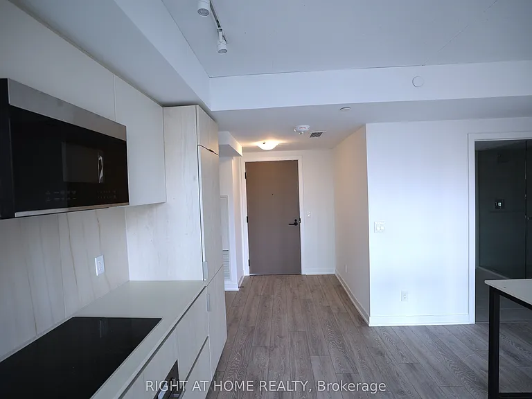 47 Mutual St #804 — Photo 5