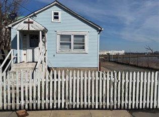 7 Reyem Dr, Lawrence, NY 11559