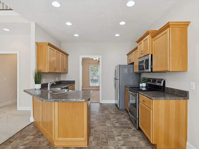 7952 Oakfield Grv — Photo 16