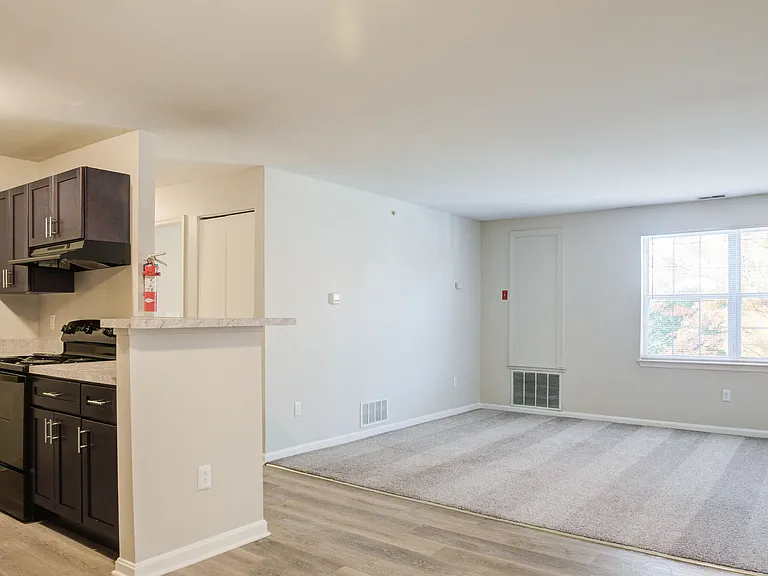200 Vinings Way — Photo 10