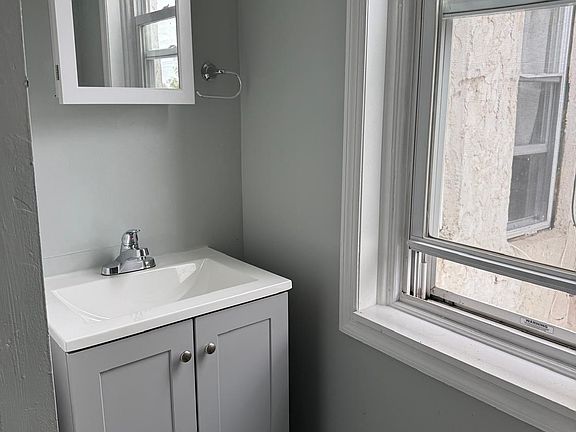 5th image of 3908 Germantown Ave #3