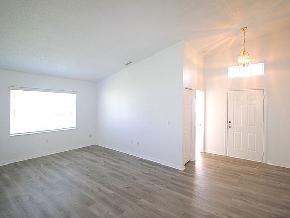 5th image of 113 Eastwood Dr