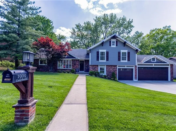 1909 Camelback Dr, Lawrence, KS 66047