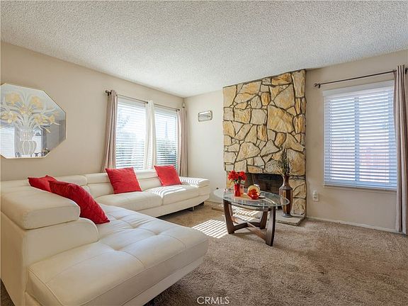 3rd image of 640 W Nocturne Ct
