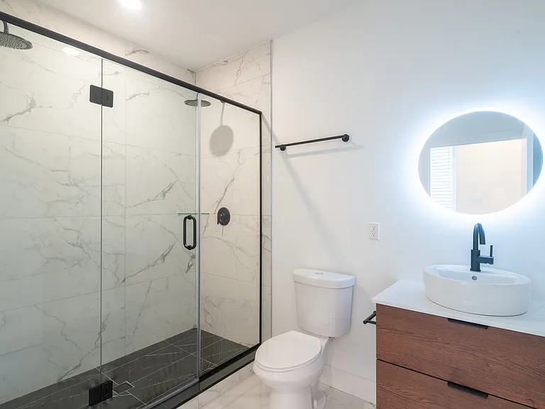 2621 W Oxford St #305 — Photo 9