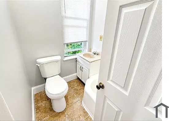 2642 N Bancroft St — Photo 6
