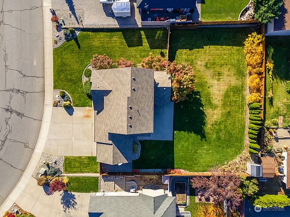 4th image of 609 Briarwood Drive
