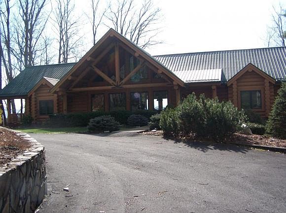 1st image of 218 Bee Cove Ln