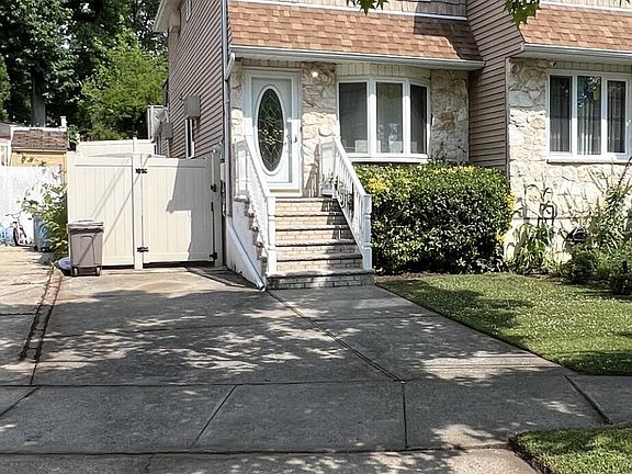 3rd image of 723 Durant Ave