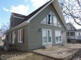 148 Wildwood Beach Rd, Quincy, MI 49082