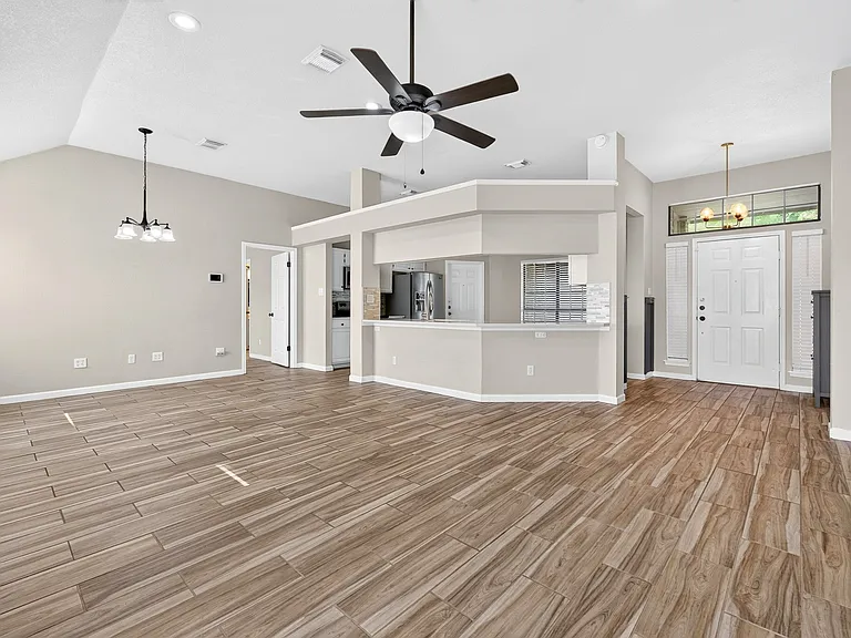 4706 Colby Dr — Photo 2