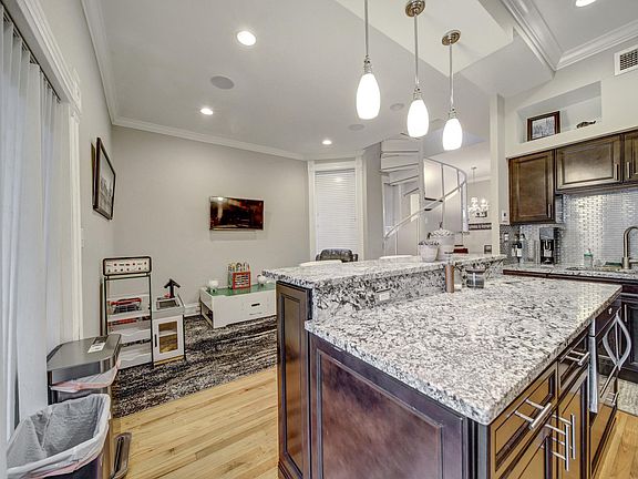 2nd image of 2044 N Fremont St #1