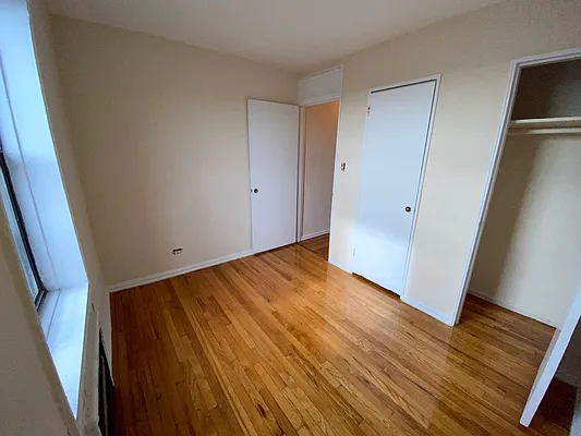 Rented by Queens Apartments Realty LLC | media 63