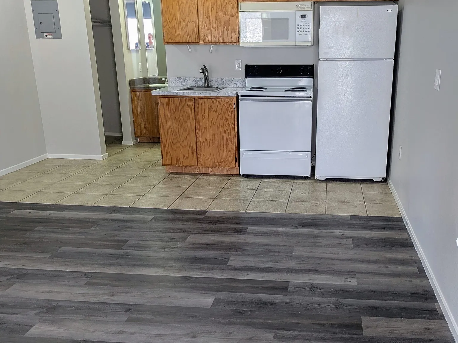 Studio, 335 sqft, $835 — Photo 1