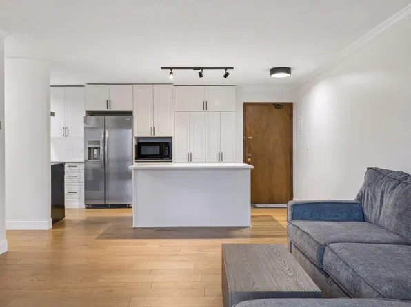 7412 W 22nd St APT 204, Minneapolis, MN 55426