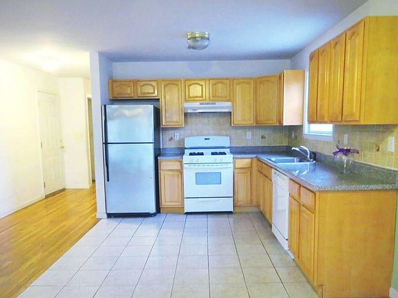 2nd image of 14 Nevins St