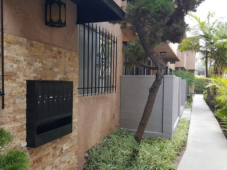 1410 Venice Blvd #6 — Photo 18