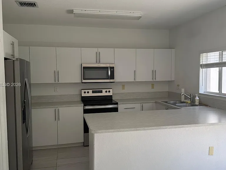 1245 NW 3rd Ln #1245 — Photo 7