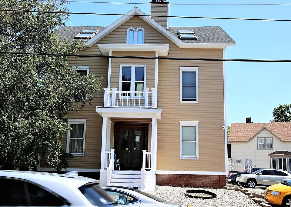 2nd image of 89 Beach St APT 3