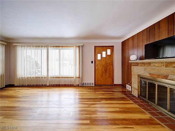 3rd image of 7989 Gildersleeve Dr