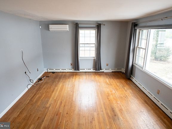 2nd image of 115 Murphy Rd