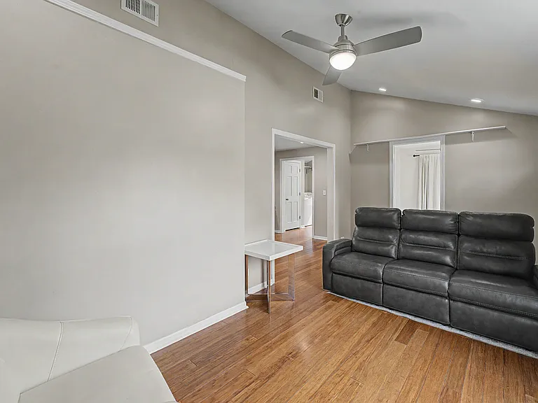 630 S Charlotte St — Photo 10
