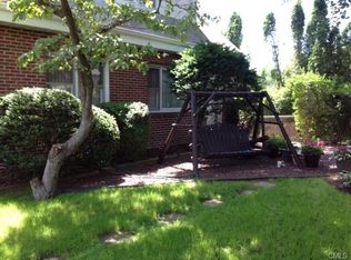 27 Lyon Ave, Greenwich, CT 06830