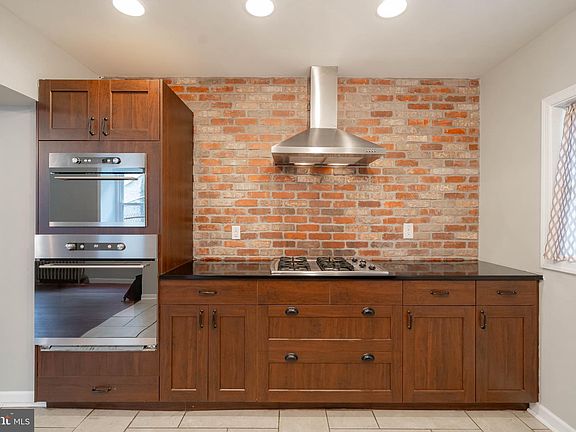 3rd image of 4735 Umbria St