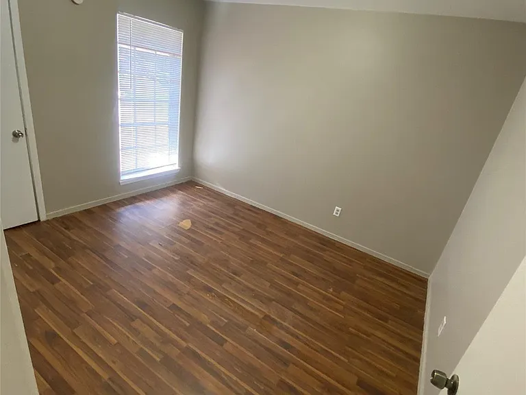 5814 Mackinaw Rd — Photo 2
