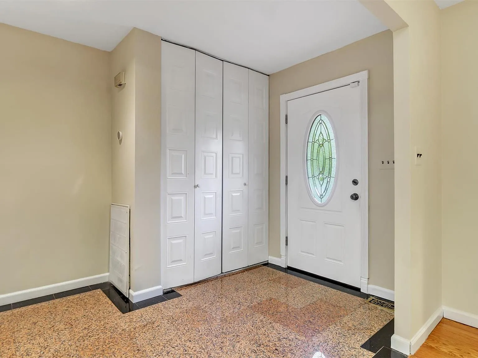 4 bed, 2.5 bath, 2737 sqft, $7,800 — Photo 4
