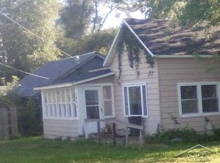 1020 S Main St, Crystal, MI 48818