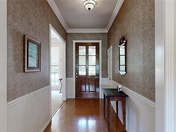 4th image of 816 Pine Valley Dr