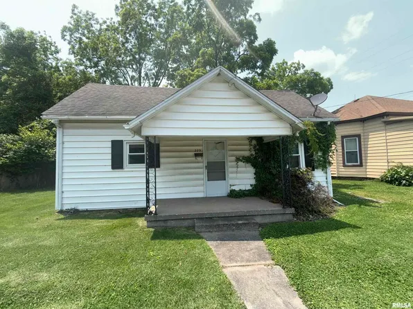 209 N Olive St, Carterville, IL 62918