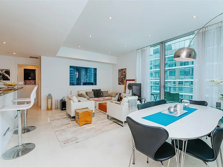 300 S Biscayne Blvd #T-3702 — Photo 2