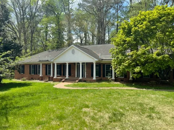209 Meadowbrook Ln, La Fayette, GA 30728