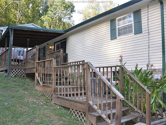 3rd image of 773 Gordon Dr