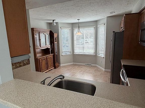 3rd image of 27 Church St Unit 11