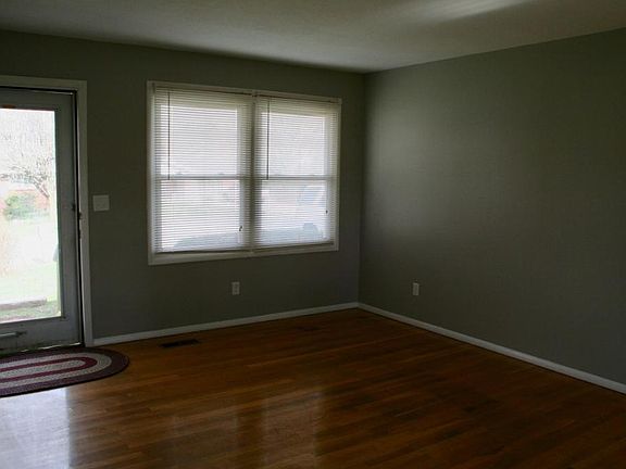 3rd image of 3706 Woodcrest Dr