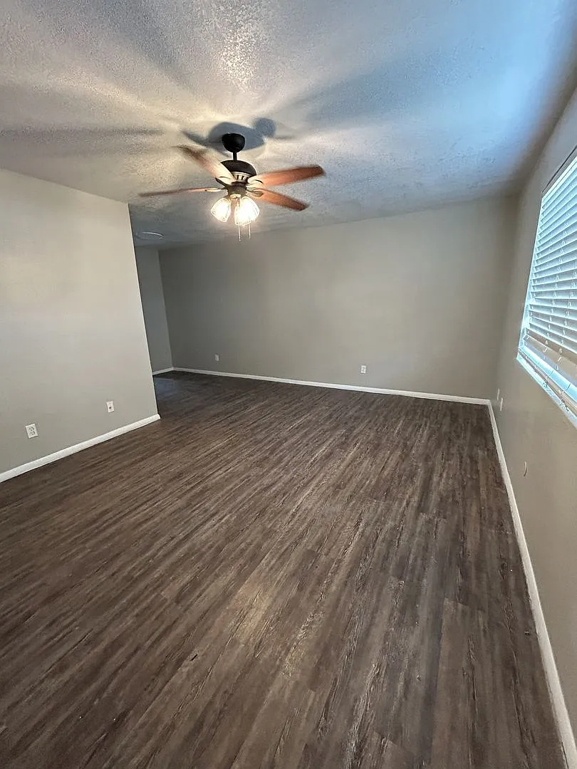 Amberwood Manor — Photo 2