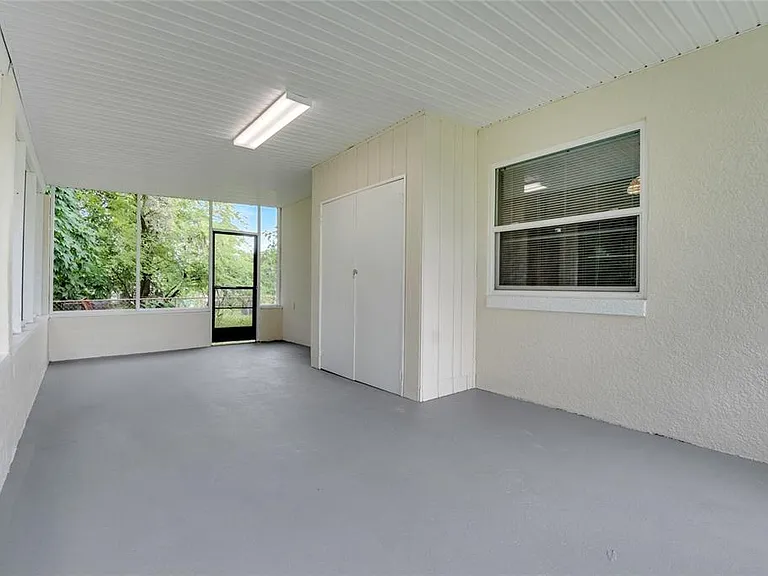 1040 San Luis Dr — Photo 17