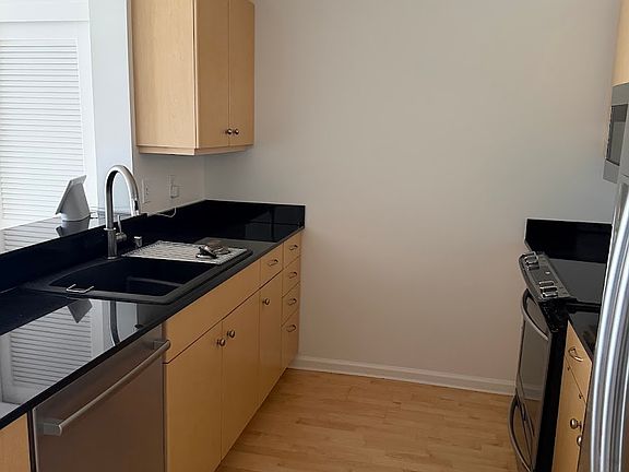 3rd image of 1655 Mission St Unit 740