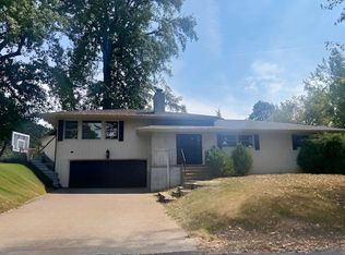 2032 Lakeshore Dr, Madisonville, KY 42431