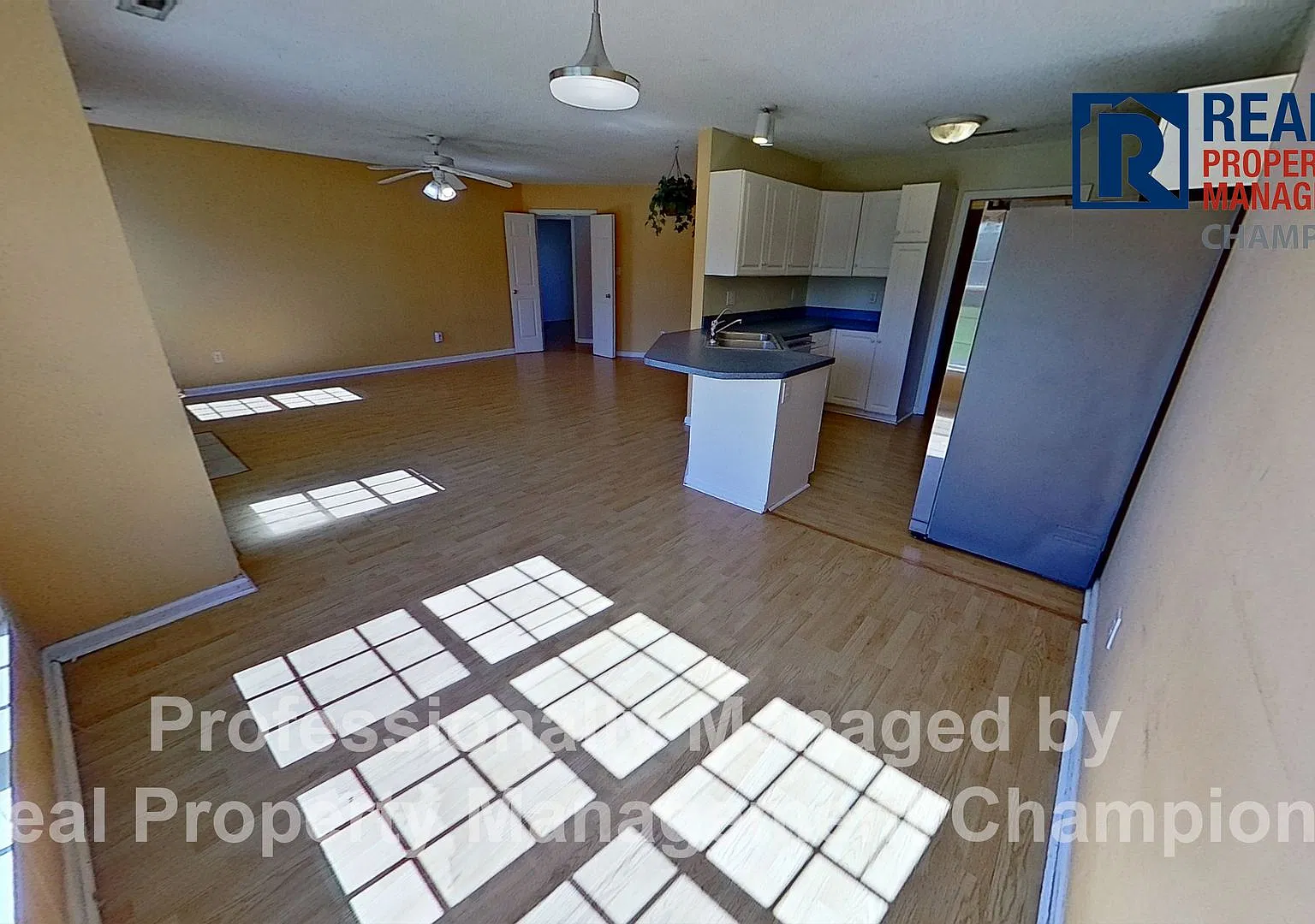 3BR/2BA w/ Bonus Room, Fenced Yard Minutes to Beaches — Photo 4